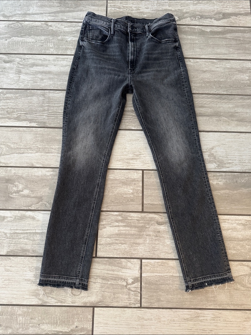 MOTHER the dazzler hover Women's Black Washed Skinny Jeans